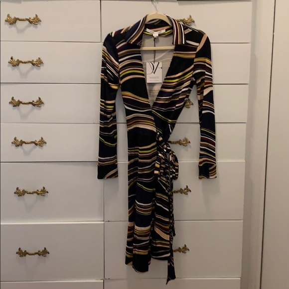 NWT Classic DVF Wrap Dress - Picture 1 of 3